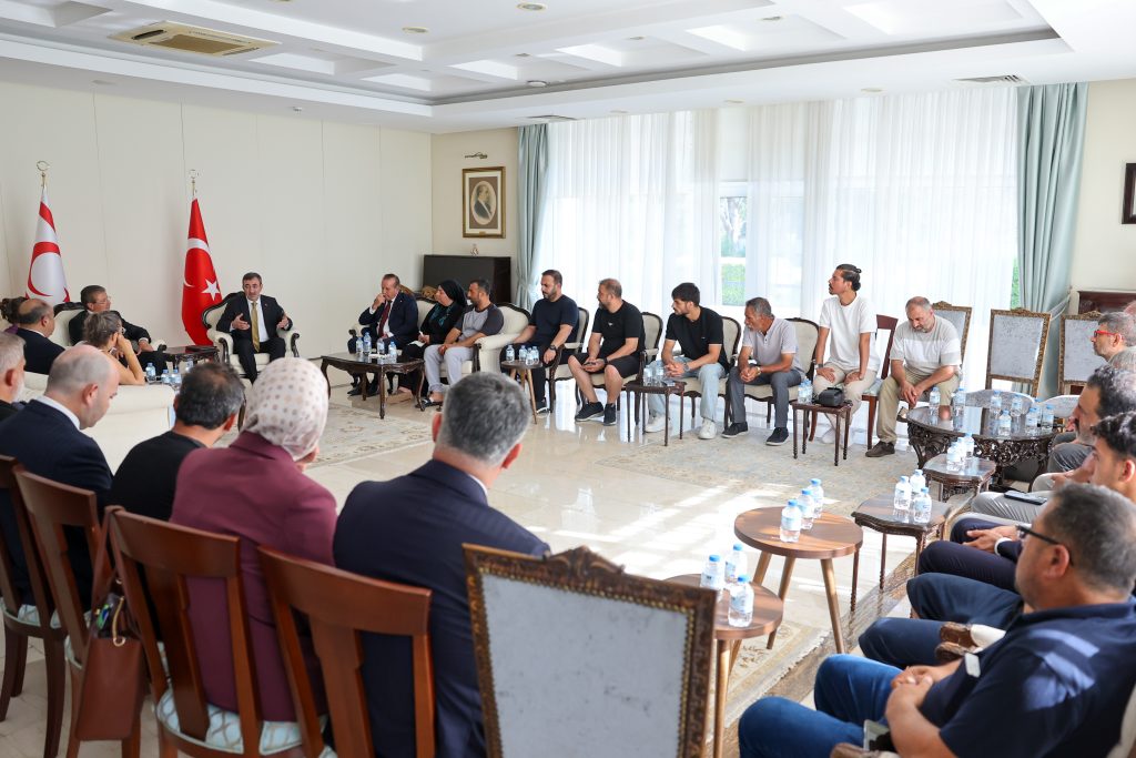 Türkiye Cumhurbaşkanı Yardımcısı Cevdet Yılmaz, KKTC ziyaretinde kayıp yakınlarıyla da görüştü