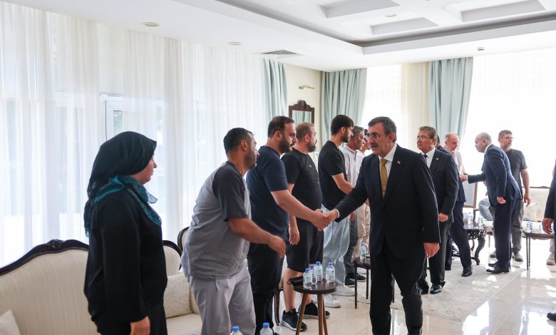 Türkiye Cumhurbaşkanı Yardımcısı Cevdet Yılmaz, KKTC ziyaretinde kayıp yakınlarıyla da görüştü