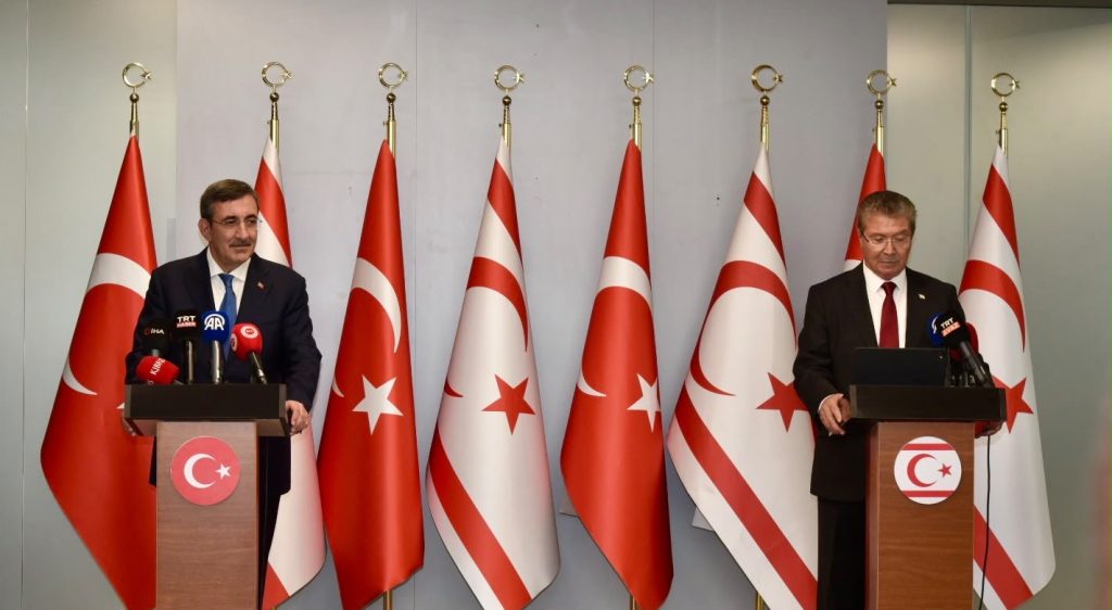 Yılmaz ve Üstel, Ercan Havalimanı'nda basın toplantısı düzenledi