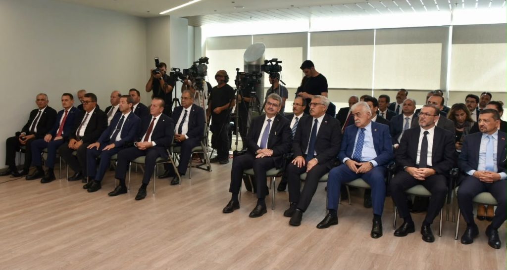 Yılmaz ve Üstel, Ercan Havalimanı'nda basın toplantısı düzenledi