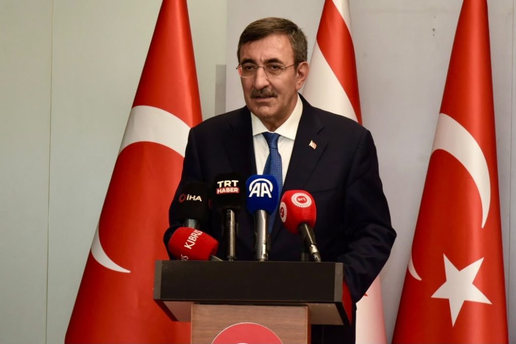 Yılmaz ve Üstel, Ercan Havalimanı'nda basın toplantısı düzenledi
