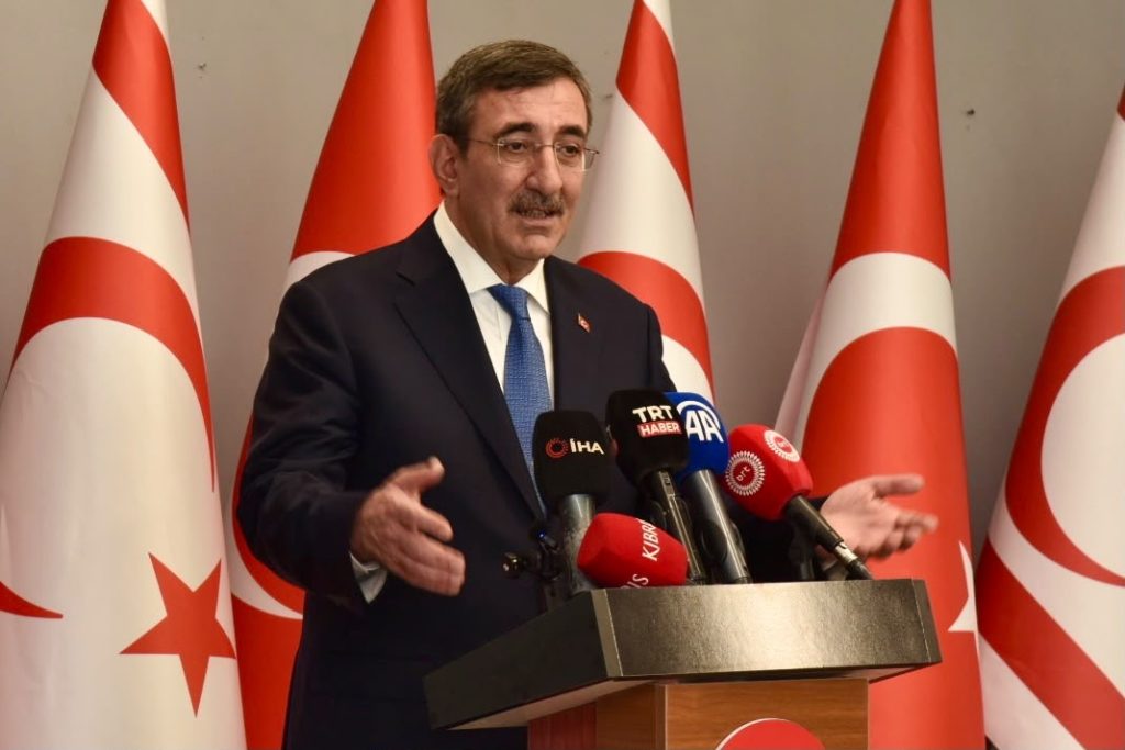 Yılmaz ve Üstel, Ercan Havalimanı'nda basın toplantısı düzenledi