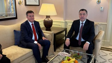 Arıklı, Kırgızistan Cumhurbaşkanı Caparov ile görüştü