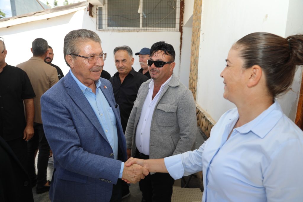 Başbakan Üstel bazı Karpaz köylerini ziyaret etti