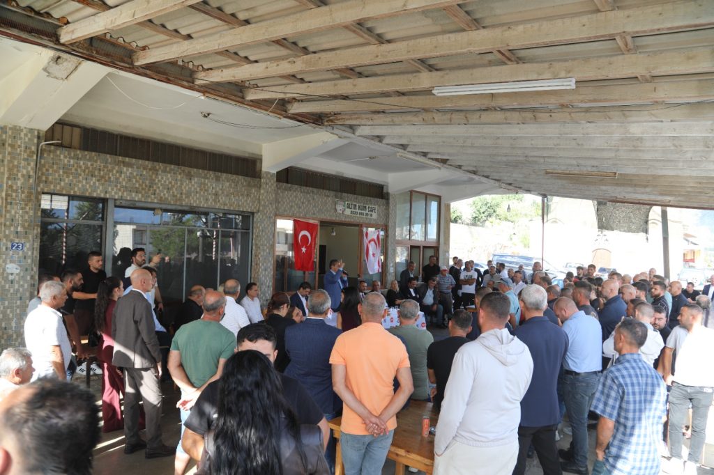 Başbakan Üstel bazı Karpaz köylerini ziyaret etti