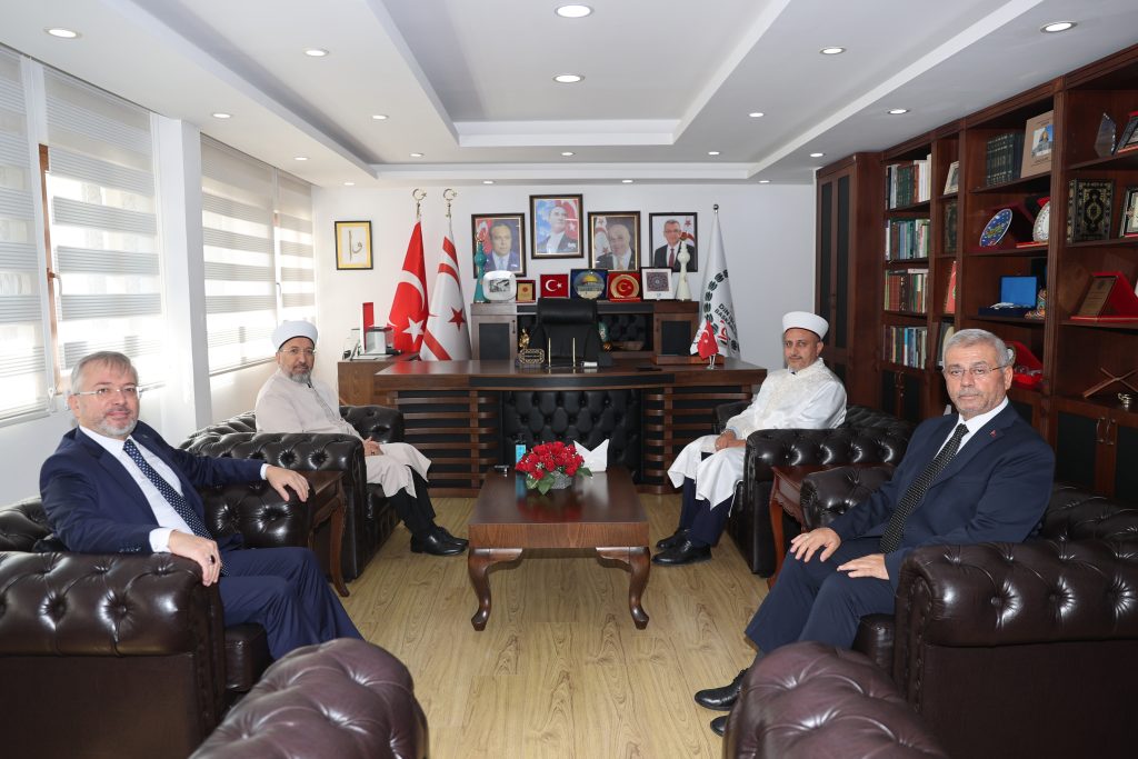 Diyanet İşleri Başkanı Arpaguş, Din İşleri Başkanı Moral'ı ziyaret etti