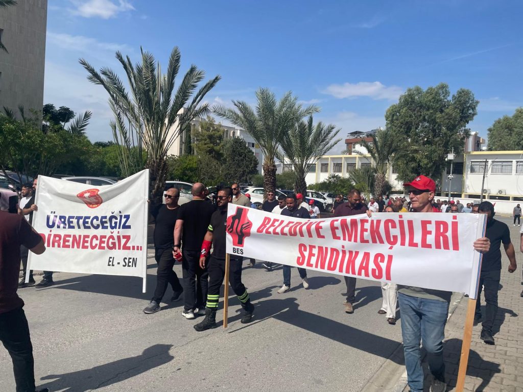 El-Sen ve El-Sen’e destek veren sendikalar hükümeti protesto etti