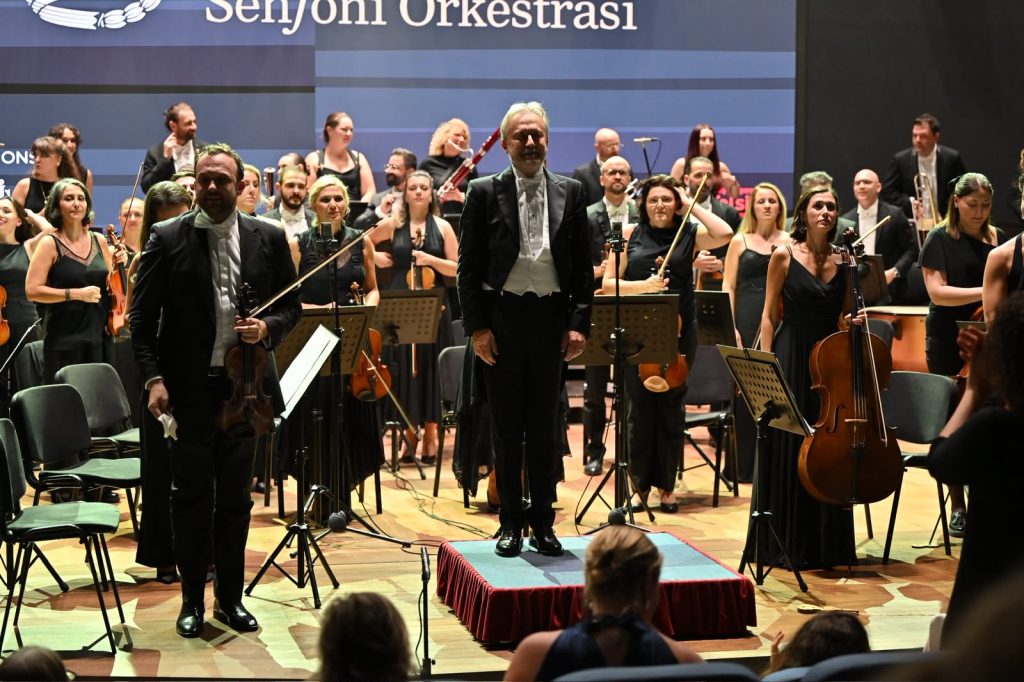Erhürman, Cumhurbaşkanlığı Senfoni Orkestrası’nın yeni sezon açılış konserine katıldı