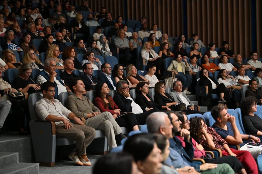 Erhürman, Cumhurbaşkanlığı Senfoni Orkestrası’nın yeni sezon açılış konserine katıldı