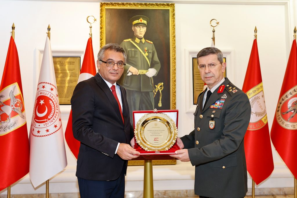 Erhürman, KTBK Komutanı Korgeneral İnaltekin’i ziyaret etti