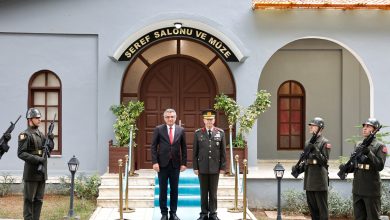 Erhürman, KTBK Komutanı Korgeneral İnaltekin’i ziyaret etti