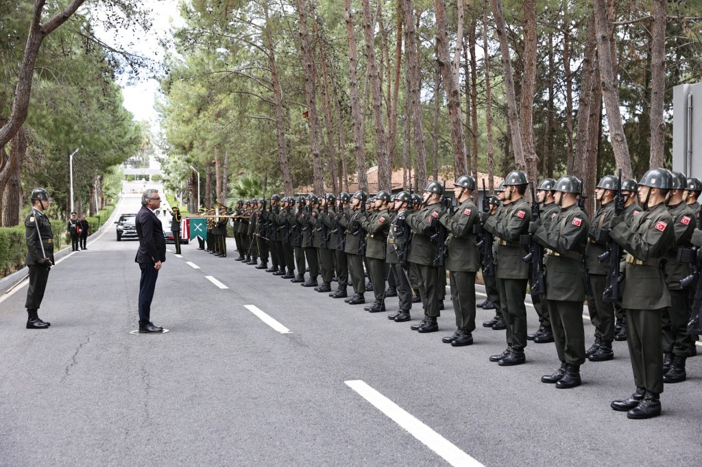 Erhürman, KTBK Komutanı Korgeneral İnaltekin’i ziyaret etti