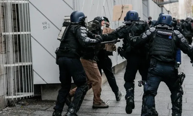 Fransa'da dünkü Sarı Yelekliler eylemlerinde 1314 kişi gözaltına alındı