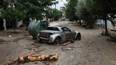 Girit Adası'nda şiddetli yağış ve rüzgar nedeniyle köprü yıkıldı, yollar kapandı, eğitim durdu