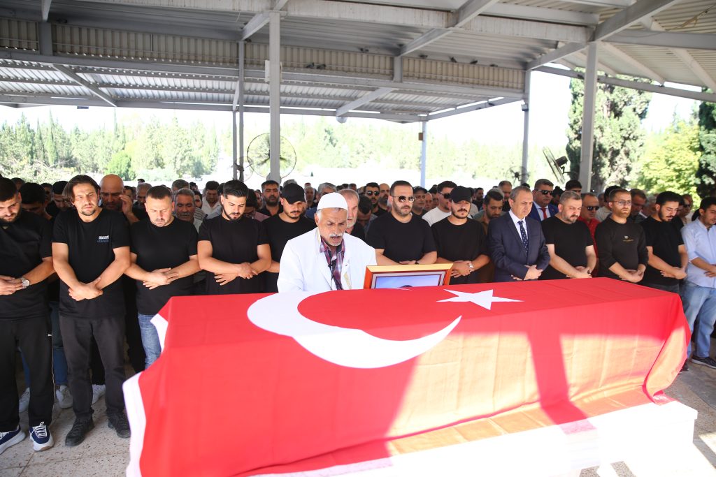 Girne açıklarında batan gemide yaşamını yitiren 2 kişinin cenazeleri Adana ve Hatay'da defnedildi