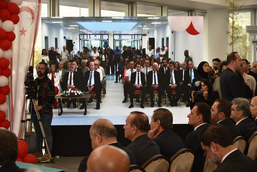 Girne ve Güzelyurt devlet hastaneleri eş zamanlı olarak açıldı