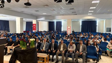 Hala Sultan İlahiyat Koleji’nde, “Hayat İçinde Dikkat Edilmesi Gerekenler, Kişisel Gelişim ve Yapay Zeka” konferansı yapıldı