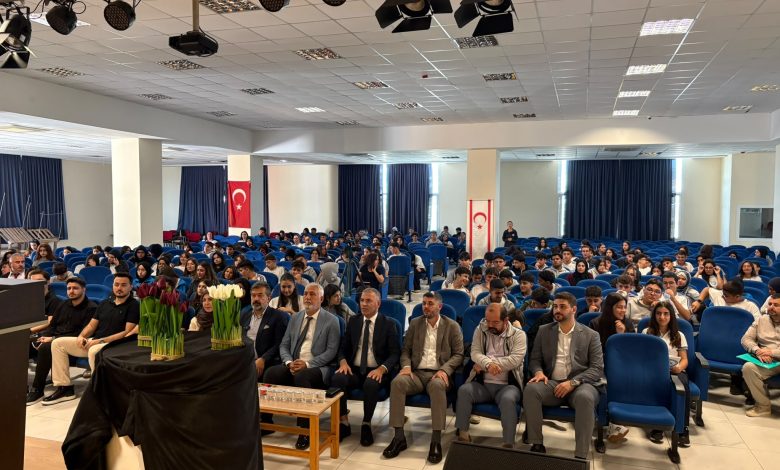 Hala Sultan İlahiyat Koleji’nde, “Hayat İçinde Dikkat Edilmesi Gerekenler, Kişisel Gelişim ve Yapay Zeka” konferansı yapıldı