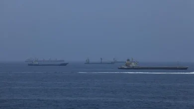 Hürmüz Boğazı'nda bir tanker kaynağı bilinmeyen mühimmatla vuruldu