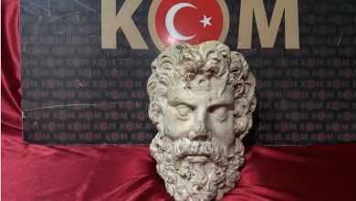 İzmir'de Zeus heykel başı ele geçirildi: Üç gözaltı