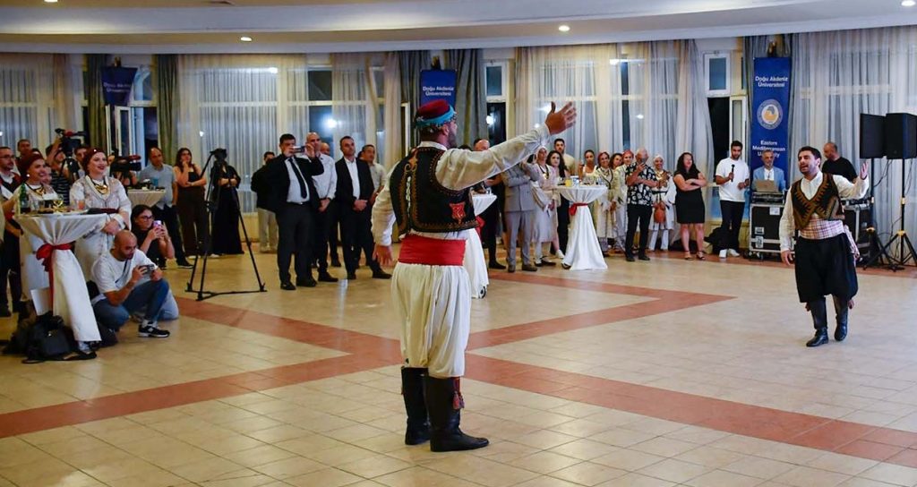 Kıbrıs Türk halk dansı figürlerini içeren filmin ilk gösterimi DAÜ'de yapıldı