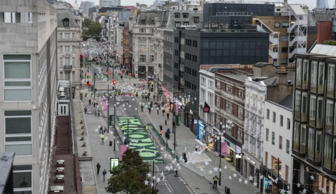 Londra'nın dünyaca ünlü "Oxford Caddesi" yayalaştırıldı