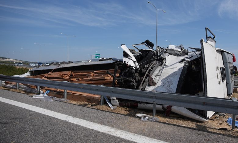 Manisa'da çekici ile tur otobüsü çarpıştı… 11 ölü, 27 yaralı