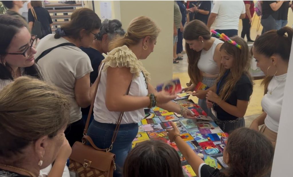 Mavi Fırça Sanat Evi‘nin Masalsı Dünya Sergisi açıldı