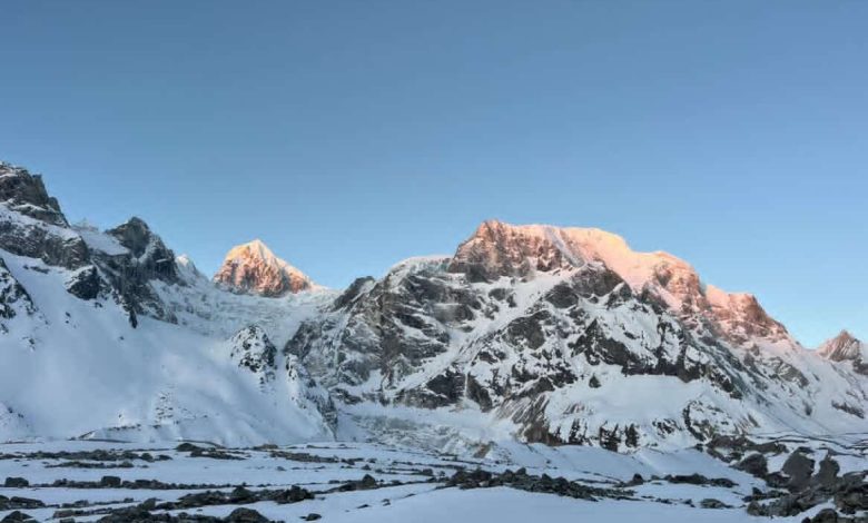 Nepal'de dağda çığ düşmesi sonucu ölenlerin sayısı 15'e çıktı
