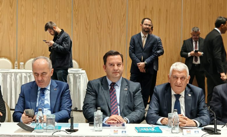 Özçınar, TDBB Yönetim Kurulu toplantısına katıldı