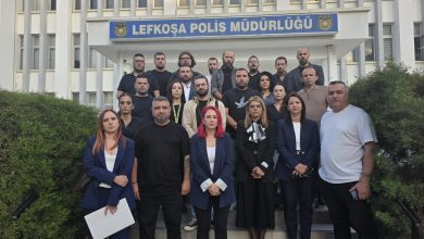 Saldırıya uğrayan gazeteciler Lefkoşa Polis Müdürlüğüne şikâyette bulundu