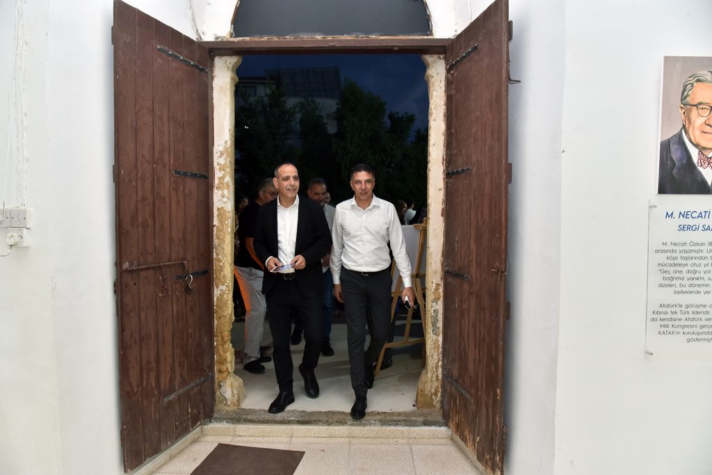 “Sanatın Ölümsüz Yüzleri” ile, “Sapma” sergilerinin açılışları LESAM’da yapıldı