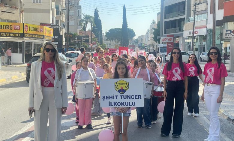Şehit Tuncer İlkokulu öğrenci ve öğretmenleri Meme Kanseri farkındalık yürüyüşü gerçekleştirdi