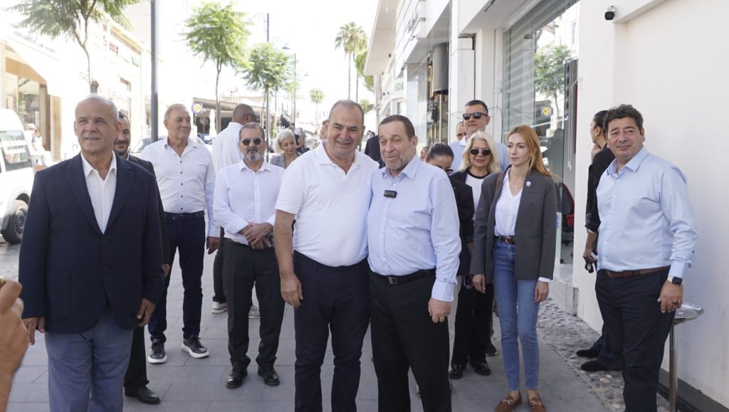TAM Parti Genel Başkanı Serdar Denktaş Girne’de vatandaşlarla buluştu