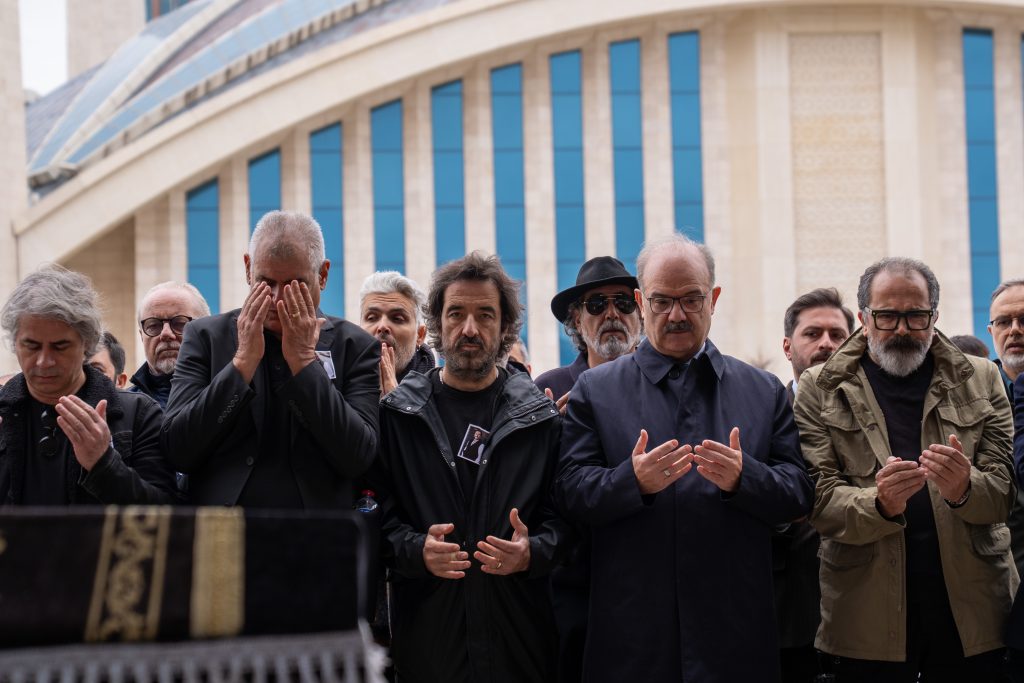 Türk müziğinin usta ismi Alpay son yolculuğuna uğurlandı