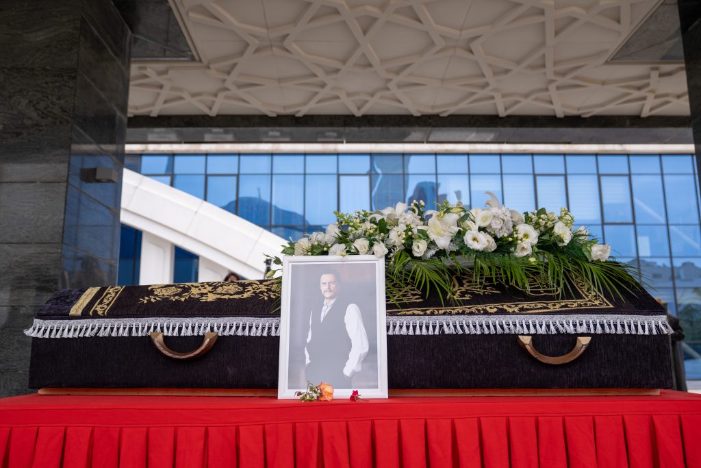 Türk müziğinin usta ismi Alpay son yolculuğuna uğurlandı