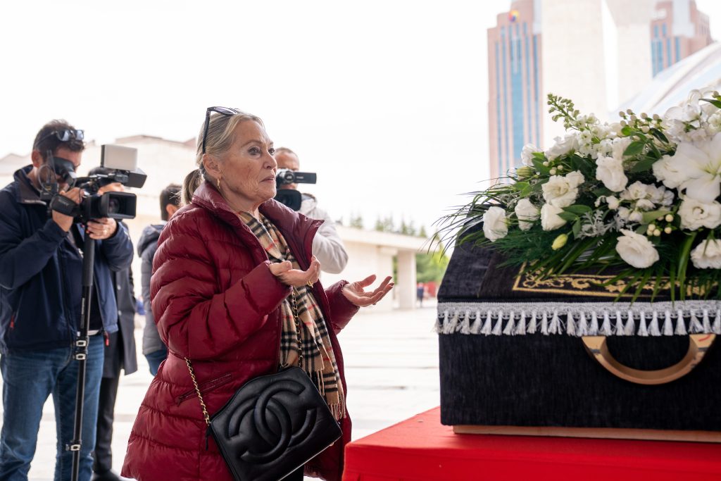 Türk müziğinin usta ismi Alpay son yolculuğuna uğurlandı