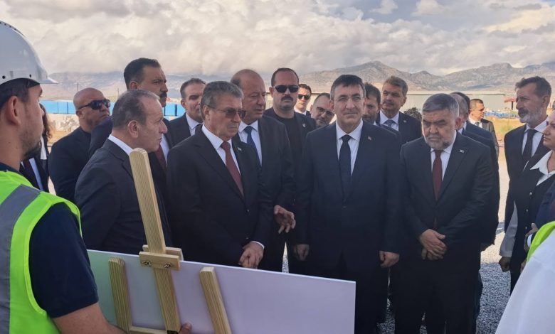 Üstel ve Yılmaz, Yeni Lefkoşa Hastanesi inşaat alanında incelemelerde bulundu