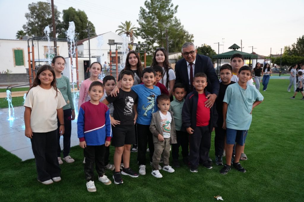 Vadili Atatürk büstü ve çok amaçlı açık hava spor merkezinin açılışı yapıldı