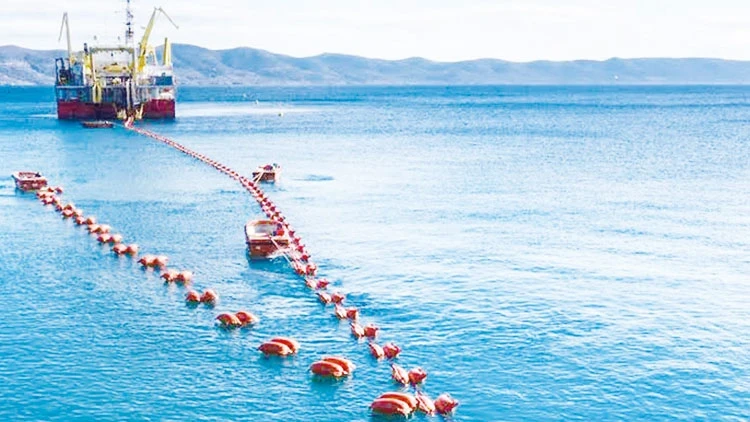 Yunan basınına göre Rum kesimiyle İsrail'e elektrik hattı projesi için "Muğlaklık" formülü üzerinde duruluyor