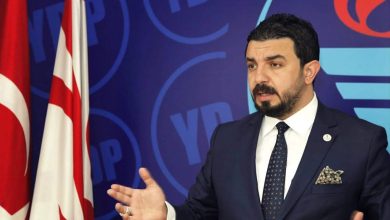 Zaroğlu, “YDP’yi üçüncü parti olarak değerlendirdiği gerekçesiyle” Akansoy’a teşekkür etti