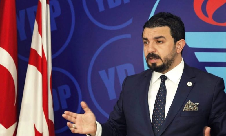 Zaroğlu, “YDP’yi üçüncü parti olarak değerlendirdiği gerekçesiyle” Akansoy’a teşekkür etti